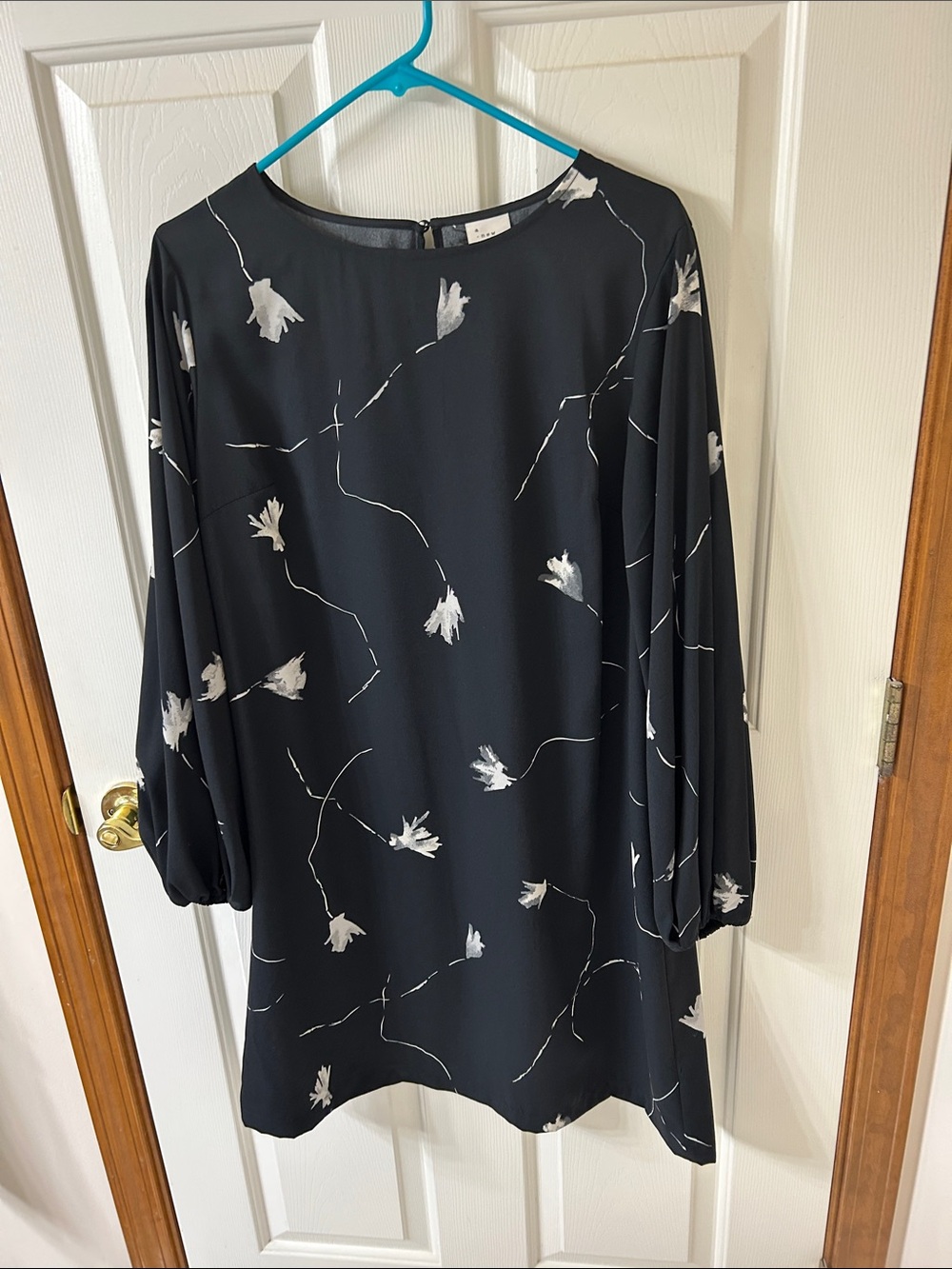 Women's Black Long Sleeve Floral Shift Dress